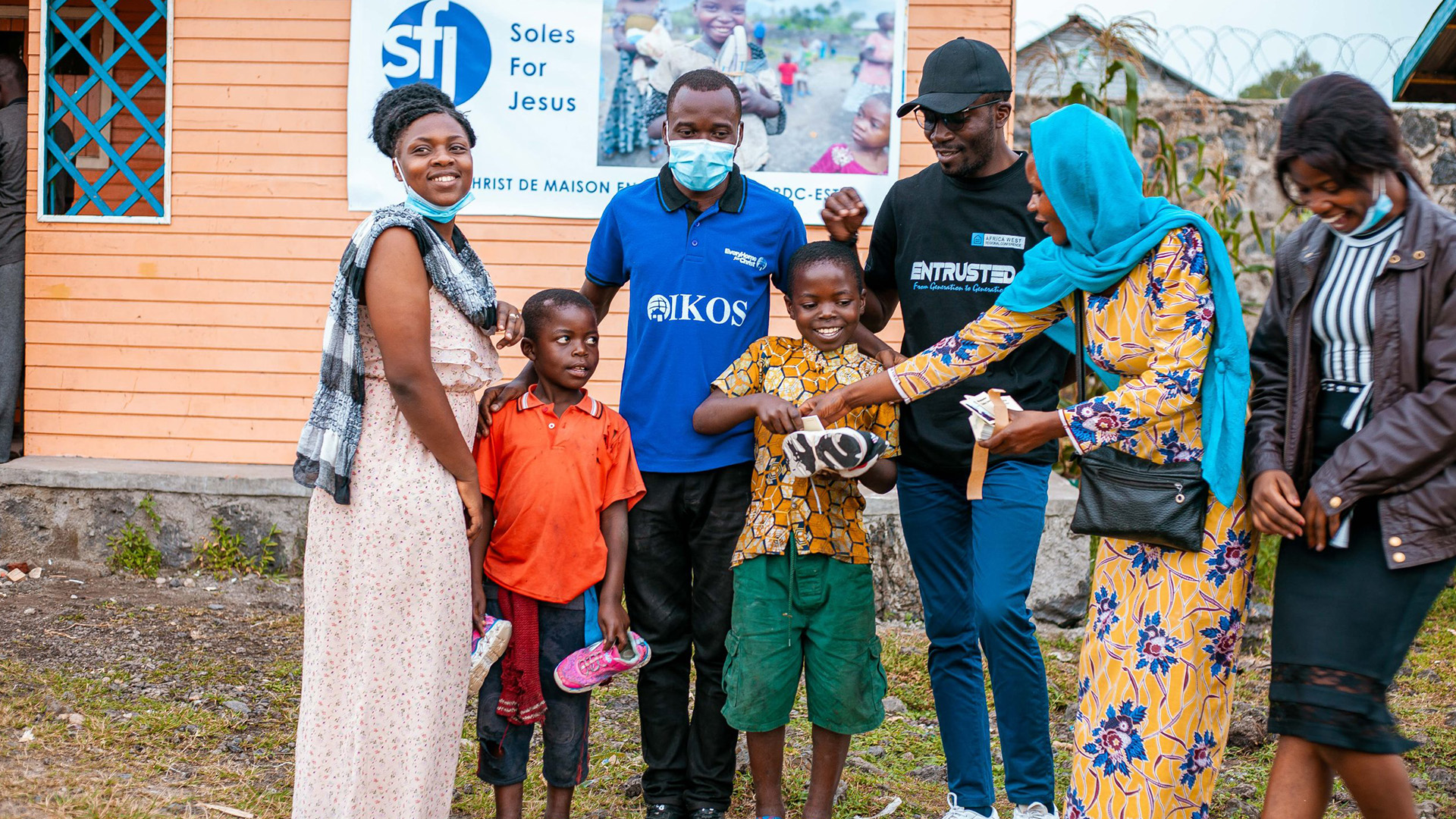 Campagne de Distribution de Chaussures – Soles For Jesus